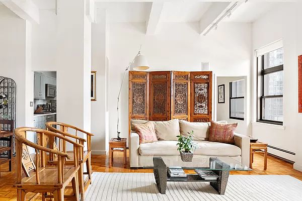 1st image of 529 W 42nd St APT 5V