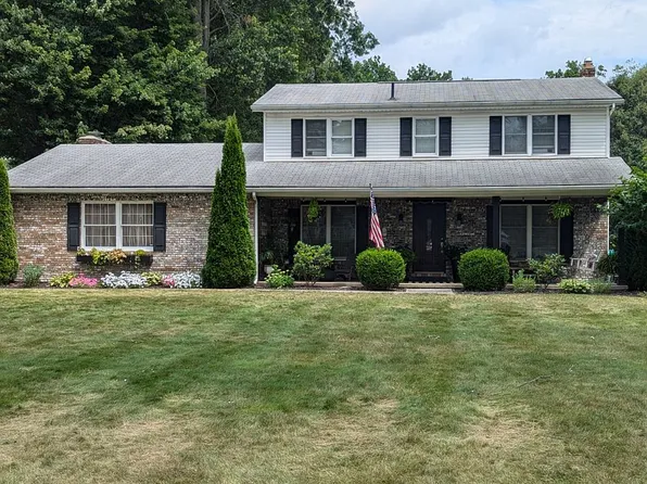 5969 Easypace St NW, Canton, OH 44718