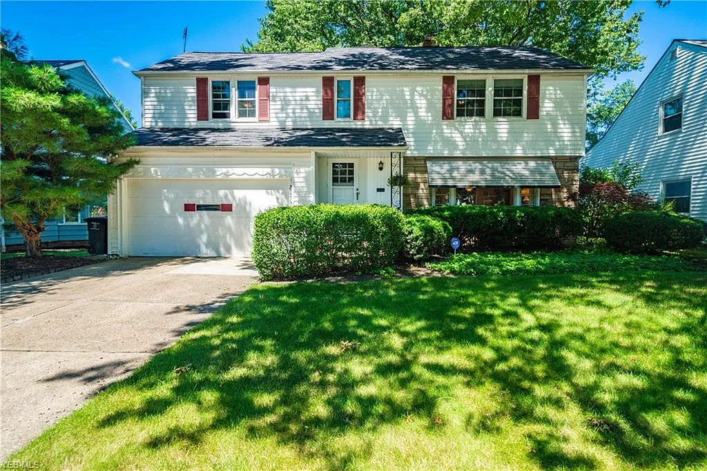 23219 Greenlawn Ave photo 1