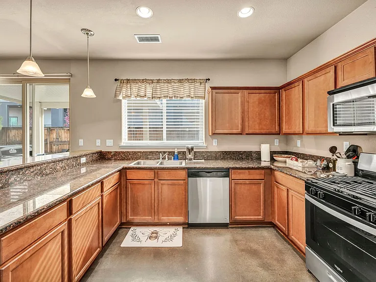 3680 Coastal St — Photo 8