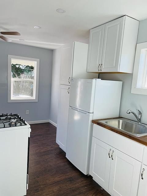 1st image of 2815 Curtis Ave