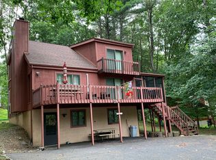 242 Manchester Dr, Bushkill, PA 18324