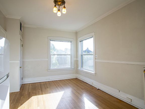 3rd image of 1235 SE Yamhill St #10