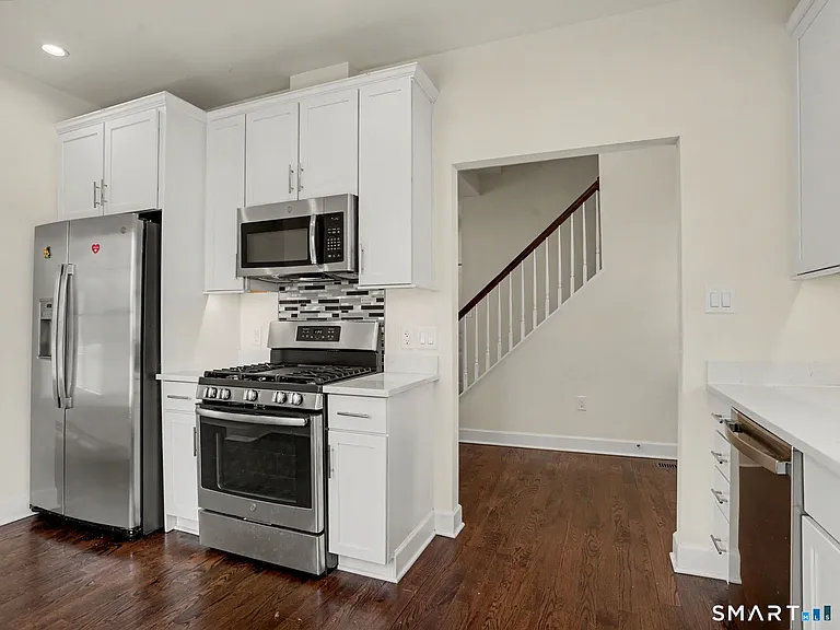 604 Newfield Ave #B — Photo 5
