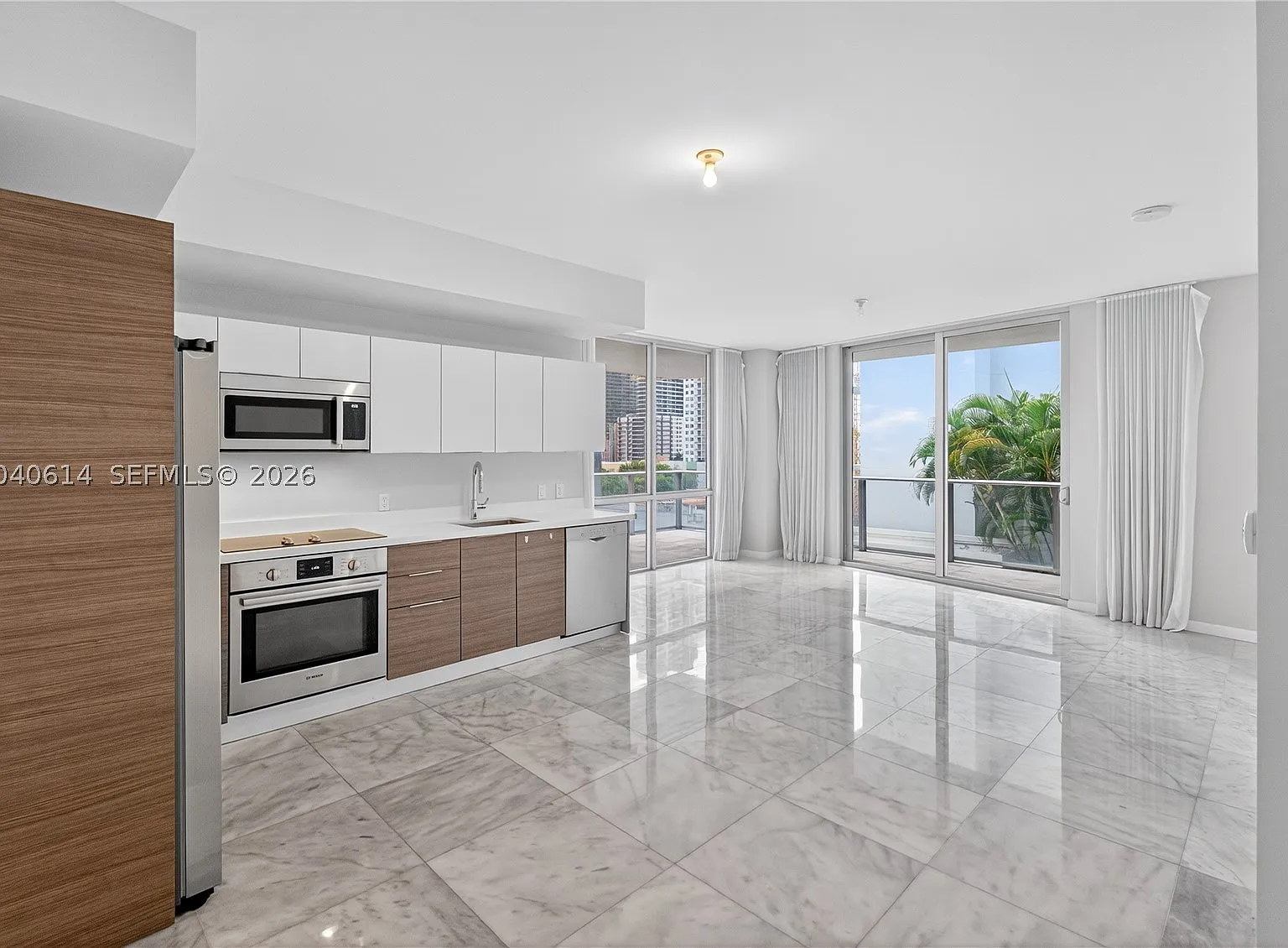 3 bed, 2.5 bath, 1273 sqft, $5,200 — Photo 1