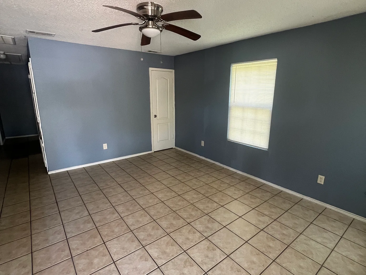 3 bed, 1000 sqft, $1,500 — Photo 3
