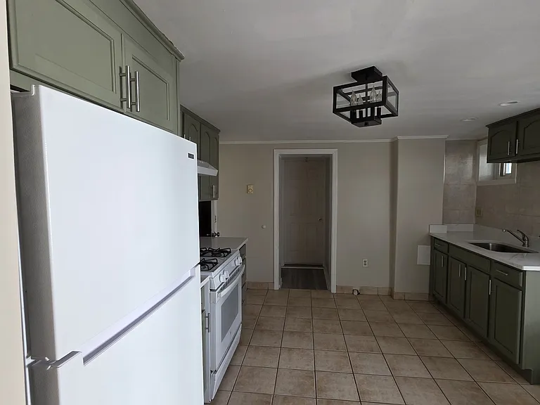 154 Middle St #1 — Photo 3