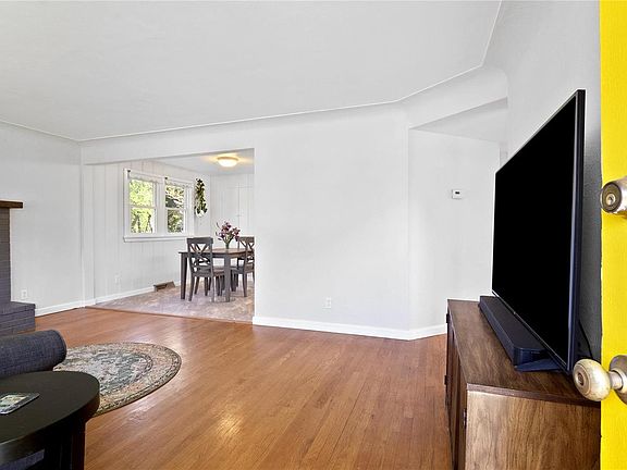 3rd image of 10557 Litz Ave