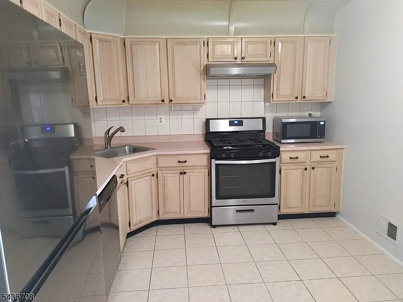 2 bed, 2.0 bath, $2,300 — Photo 3