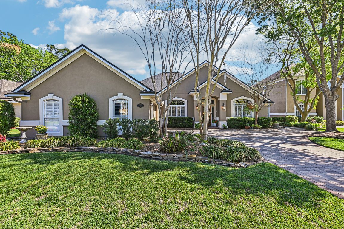 Country Walk Dr-S2103-001.jpg