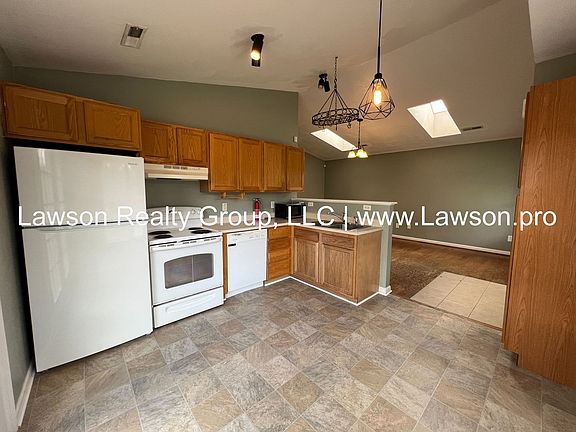 5th image of 1601 Eastgate Ave NE