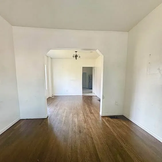 Building Photo - 1250 N Springfield Ave #2