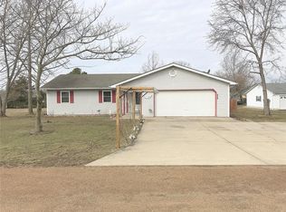 704 S Tibbets Ave, Belle, MO 65013