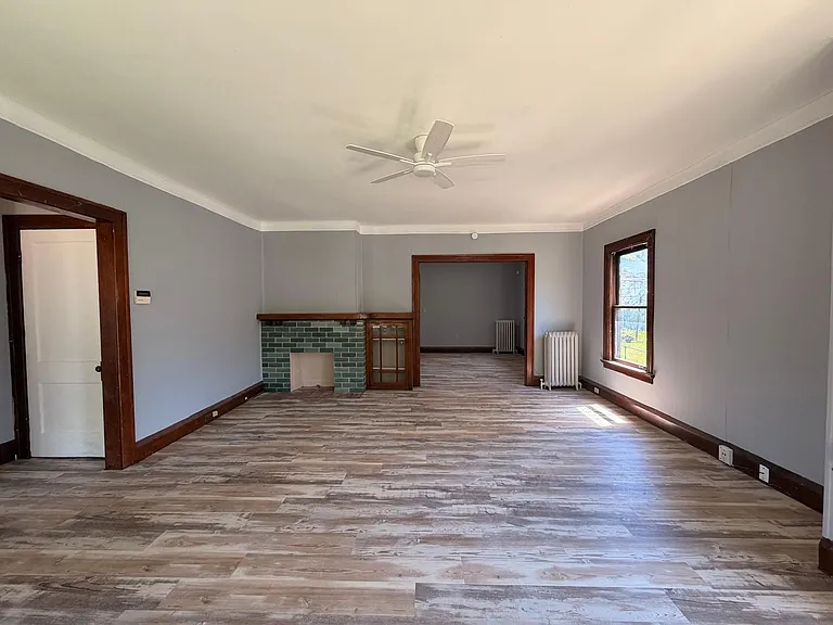 2042 Joffre Ave #1 — Photo 1