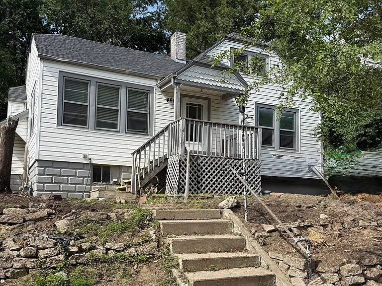 480 Houston Ave — Photo 1