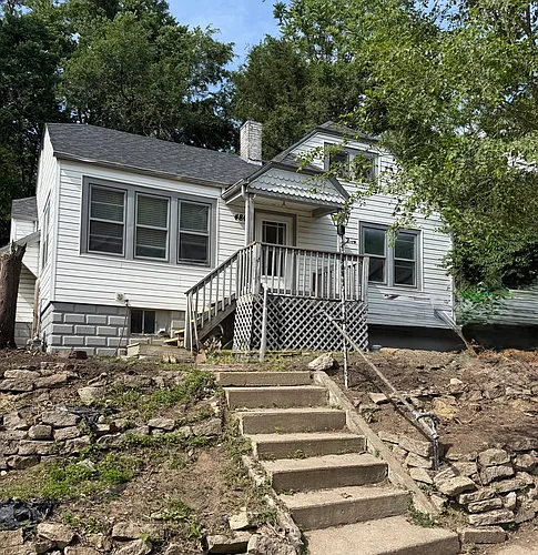 480 Houston Ave Photo 1