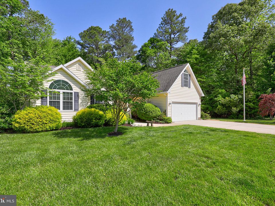 1st image of 61 Aintree Dr