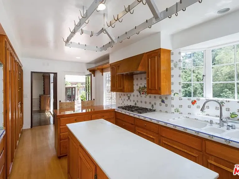 1957 Mandeville Canyon Rd — Photo 23