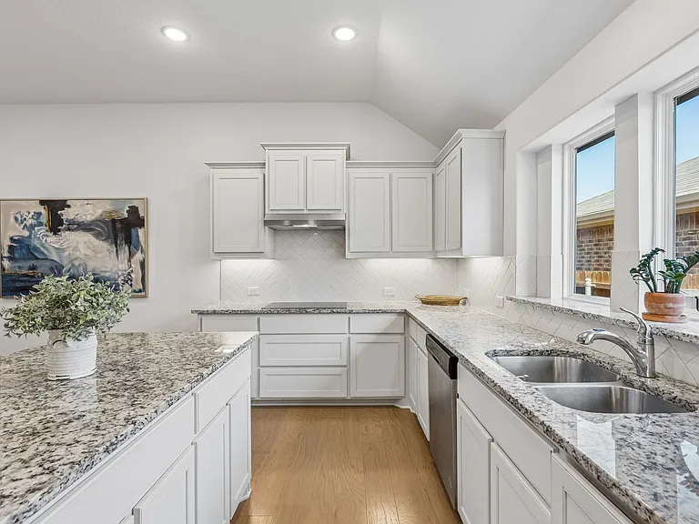 685 Coleman St — Photo 3