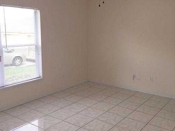 4th image of 2627 Icabod Ct #0