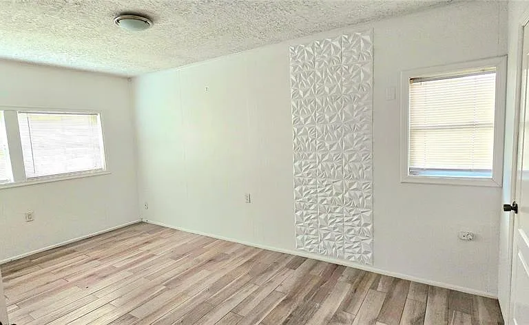 1313 Catherine St — Photo 10
