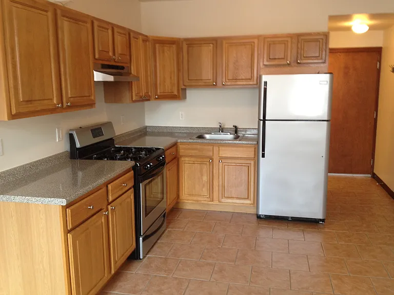92 Pulaski St — Photo 4
