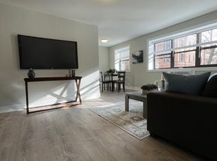 534 W Surf St #201, Chicago, IL 60657