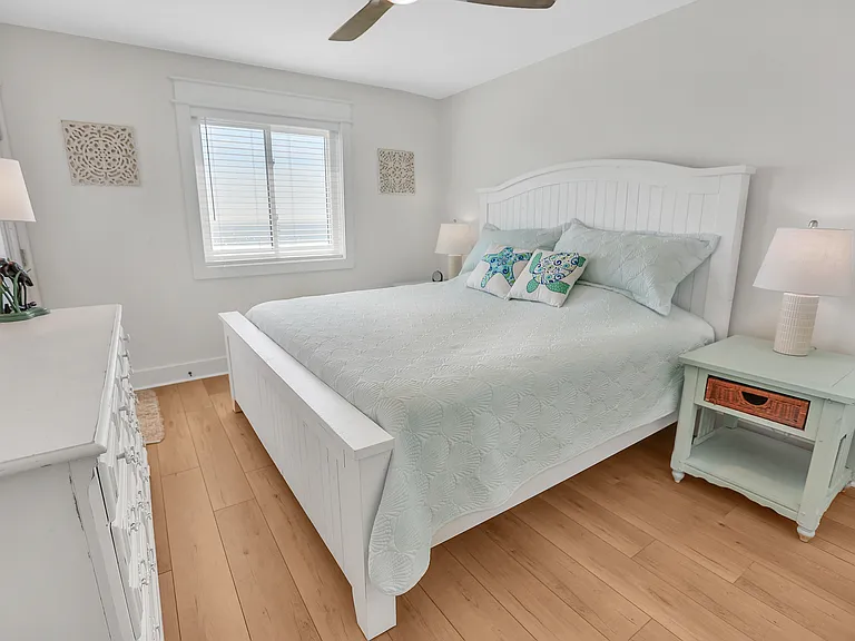 101 W 1st St #B3 — Photo 7