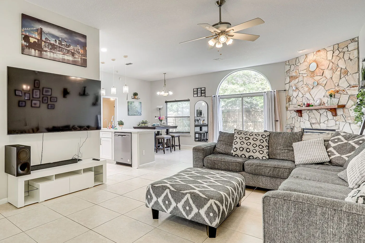 3 bed, 2.0 bath, 1485 sqft, $8,789 — Photo 1