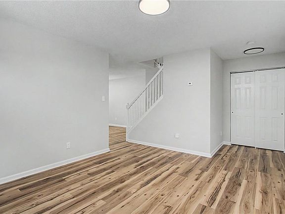 5th image of 802 Hatton St
