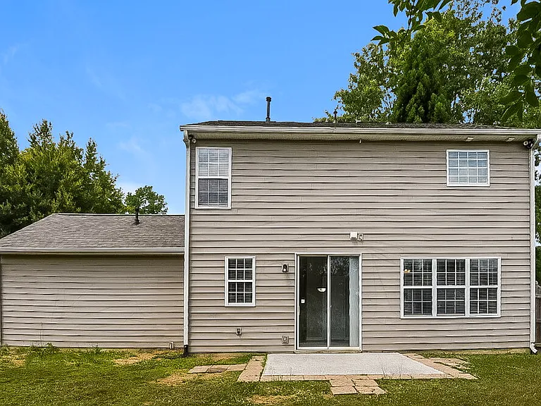 107 Chamberlyn Ln — Photo 17