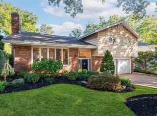 2 Port Dr, Port Washington, NY 11050