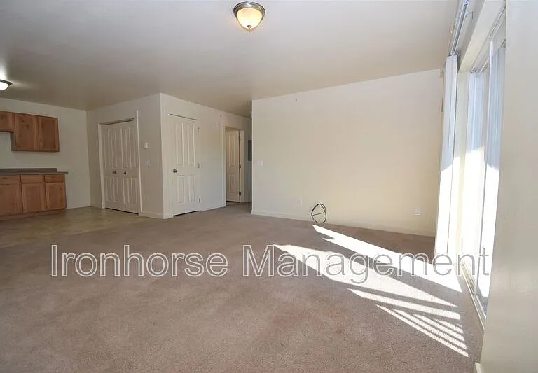 807 W Villard St #21 — Photo 4