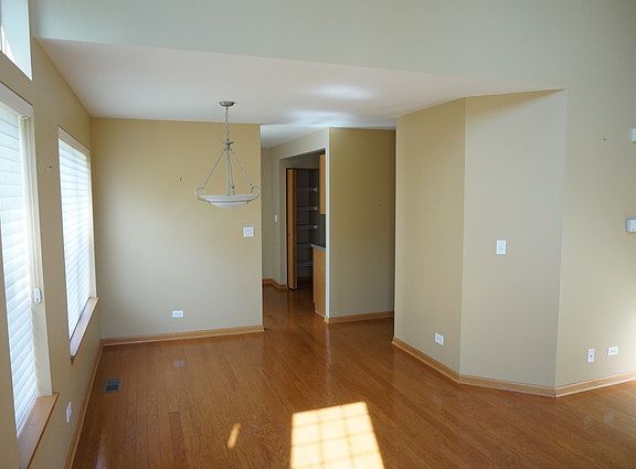 5th image of 2372 Foxmoor Ln