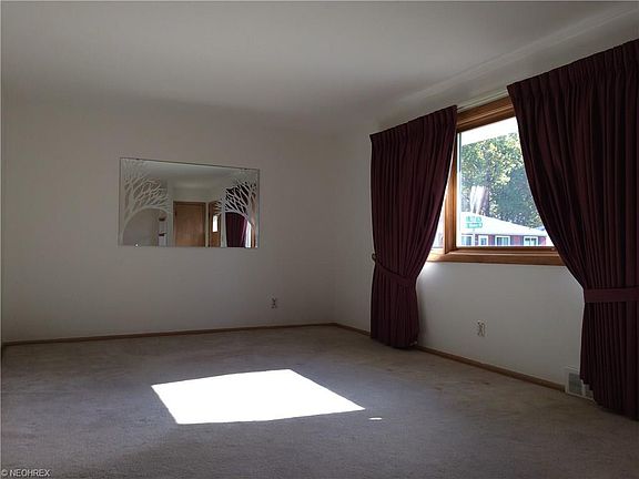 4th image of 29915 W Willowick Dr