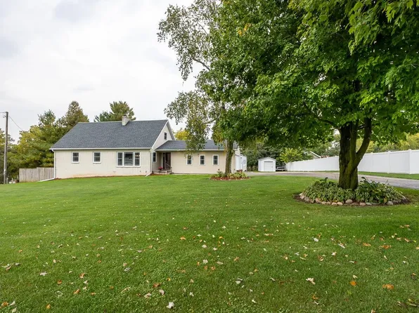 15562 County Shop Rd, Darlington, WI 53530
