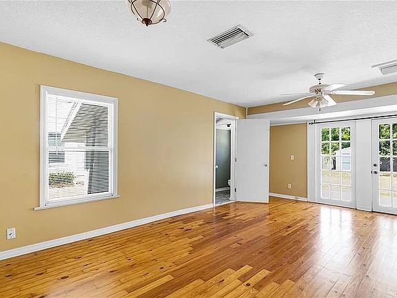 5th image of 1523 Indiana Ave