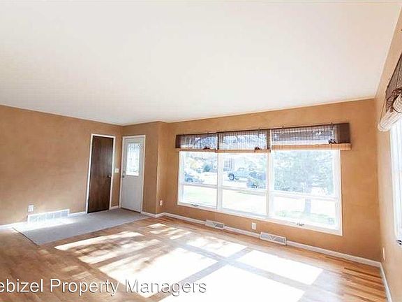 3rd image of 2917 Custer Ave