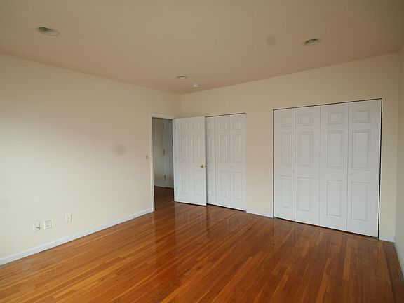3rd image of 67 Lincoln Blvd #2