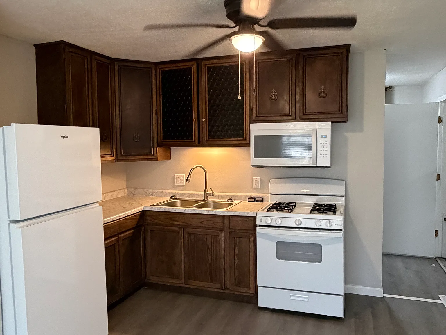 2101 E Eleanor Ave — Photo 4