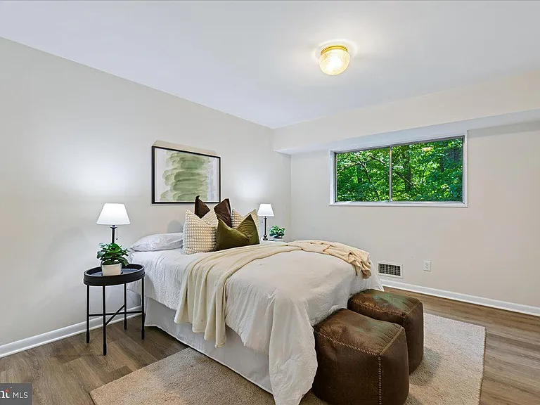 10648 Montrose Ave #M-103 — Photo 16