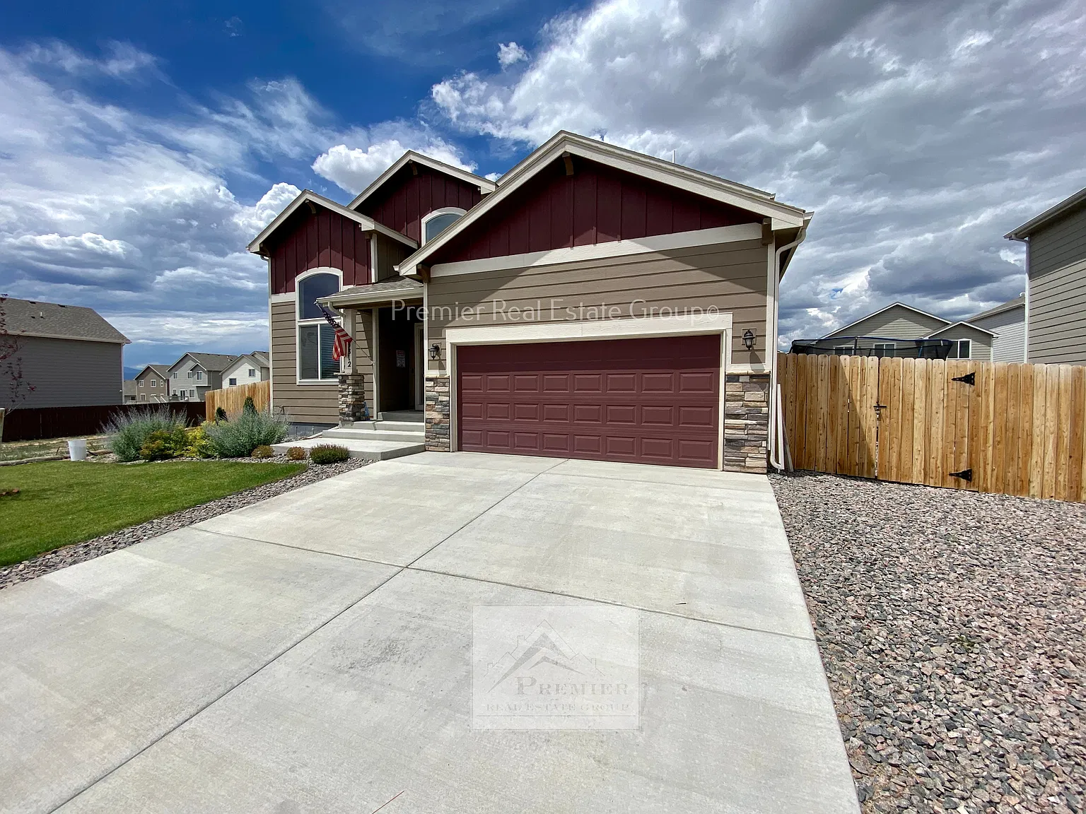 3 bed, 2.5 bath, 1606 sqft, $2,230 — Photo 2