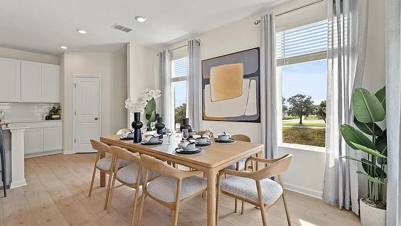 5 bed, 4.0 bath, 3395 sqft, $4,895 — Photo 3