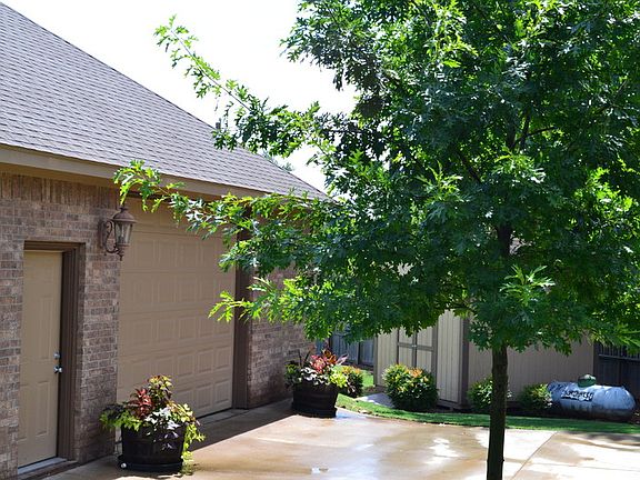 3rd image of 823 Cross Timbers Dr