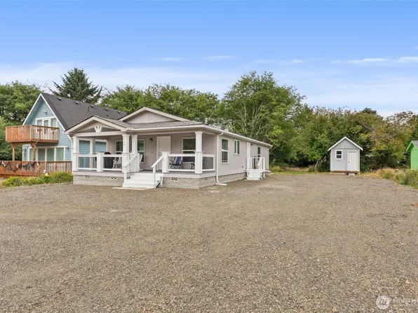 130 Pacific Boulevard NW, Ocean Shores, WA 98569