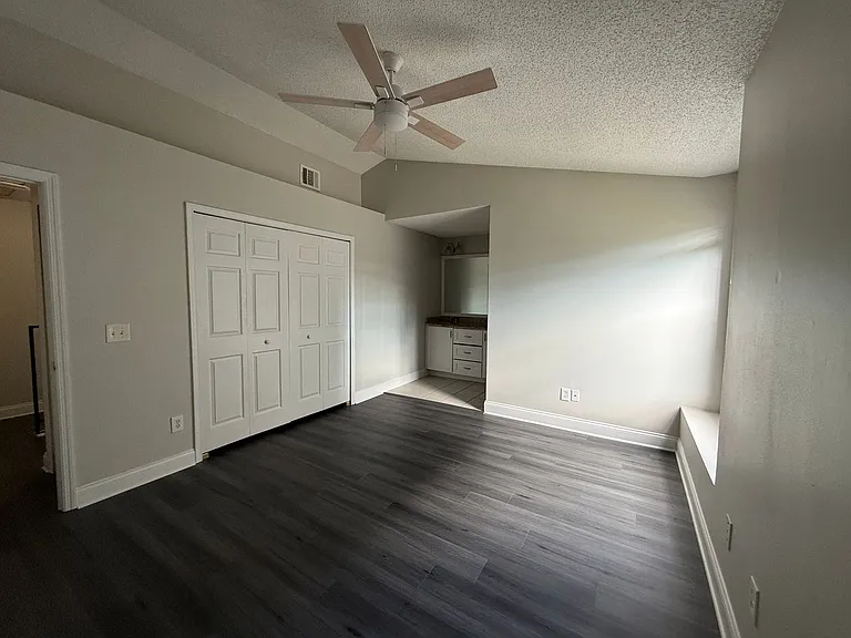 2982 Embassy Ct — Photo 15