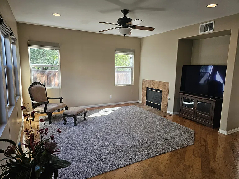 25055 Acorn Ct — Photo 5