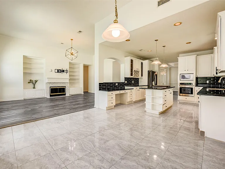 8803 Memorial Creek Dr — Photo 22
