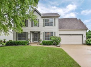 707 Greenbrier Ct, North Aurora, IL 60542