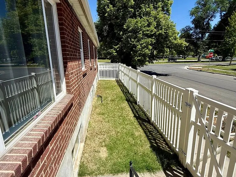 477 E Williams Ave — Photo 2